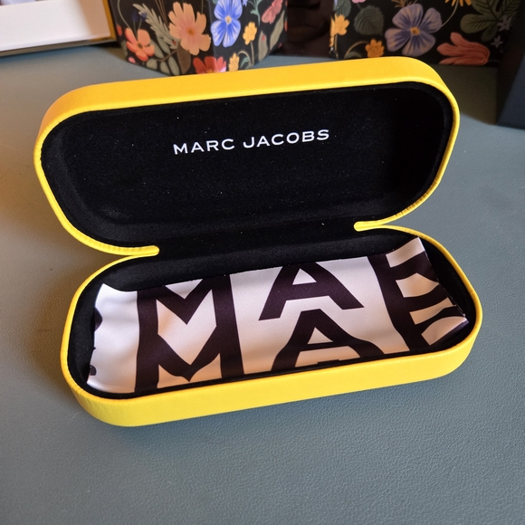Marc Jacobs Vibrant Yellow Glasses Case - Picture 1 of 2